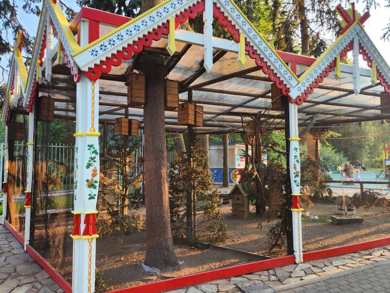 В Городском парке готовится к открытию вольер с белками