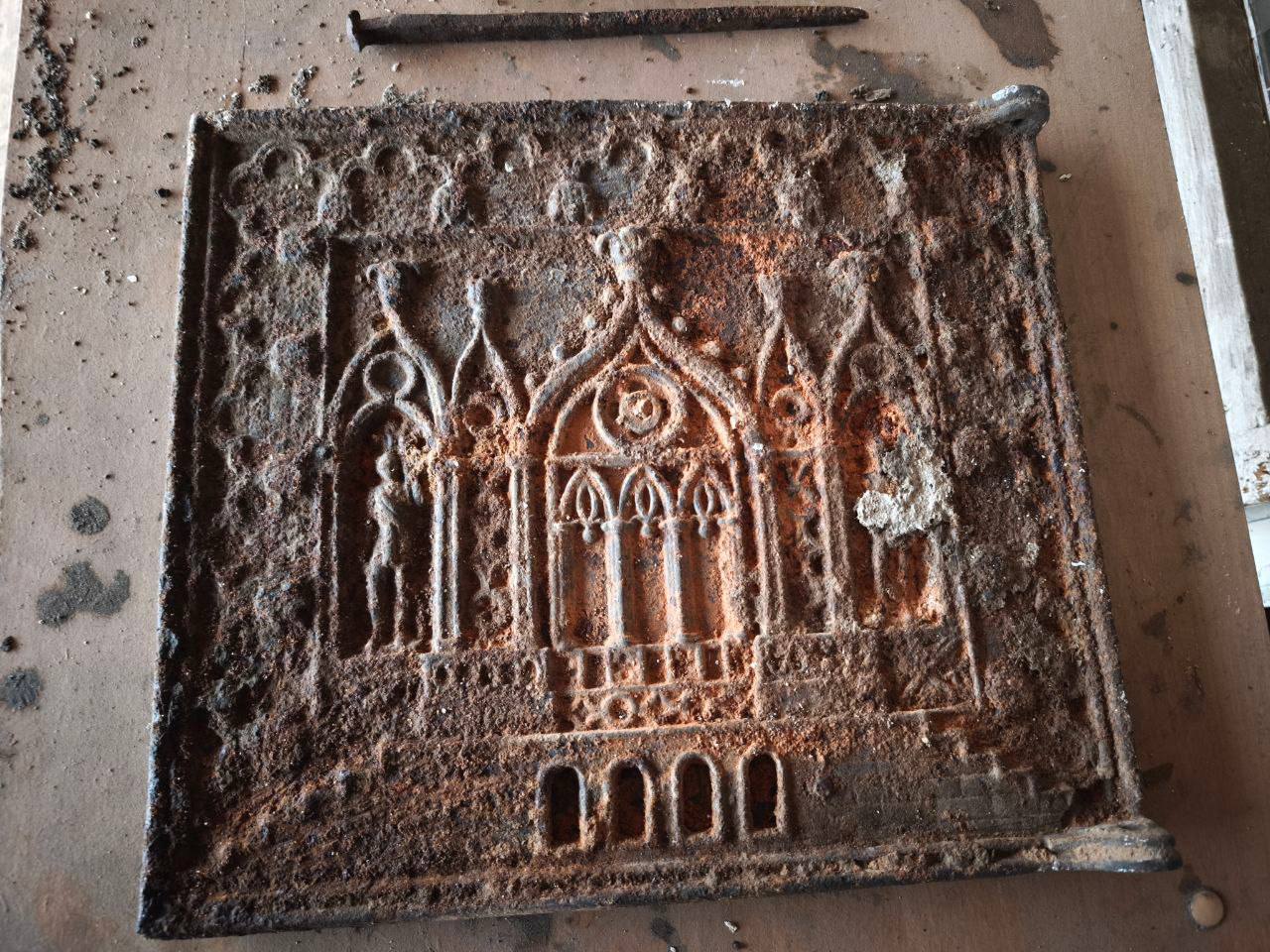 Эхо прошлого:  Врио главы Боровского муниципального округа продолжает раскрывать секреты своего старинного жилища.