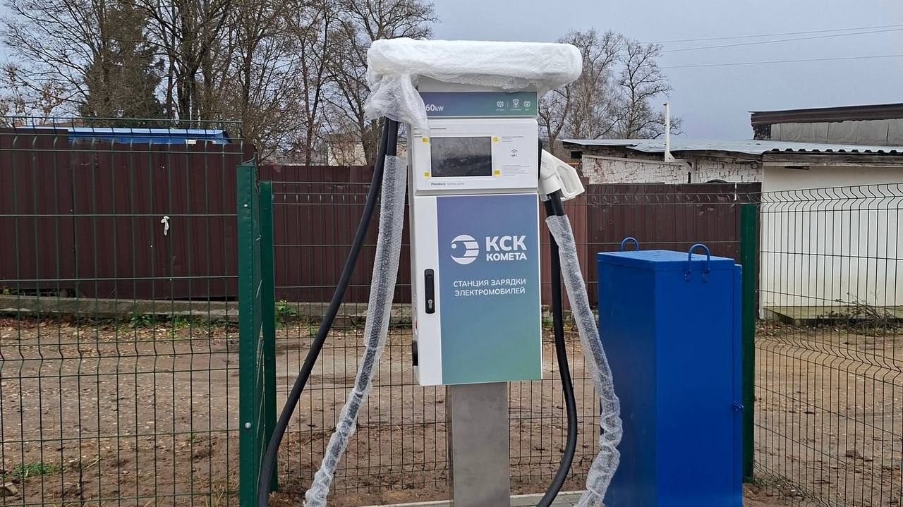 У Боровского монастыря появилась зарядная станция для электрокаров.