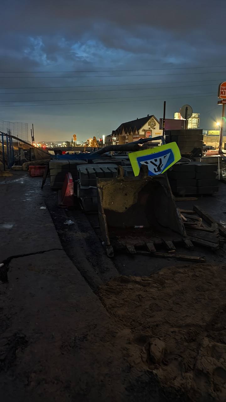 Как реконструкция трассы М-3 в Балабанове превратила улицу в непреодолимый барьер для пешеходов.