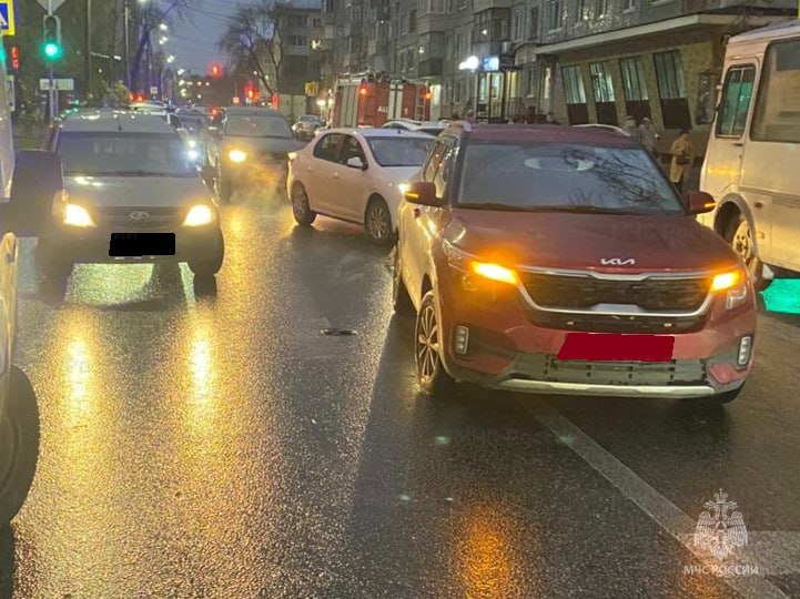 Четырехлетний ребенок сбит автомобилем на перекрестке в Калуге.