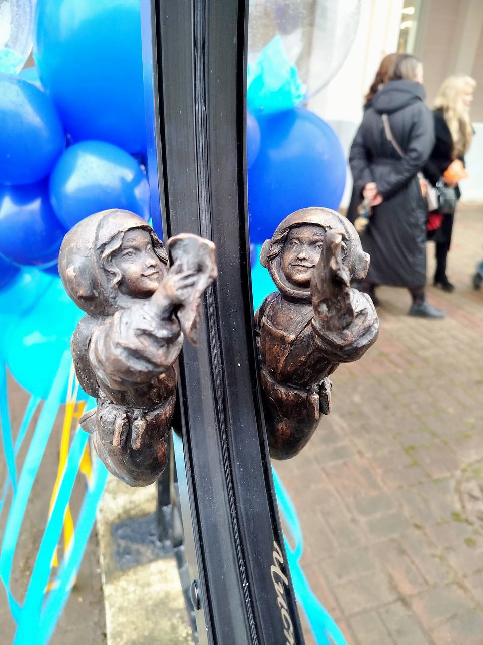 В Калуге появилась 32-я бронзовая фигурка: город встретил &quot;Чистодею&quot;