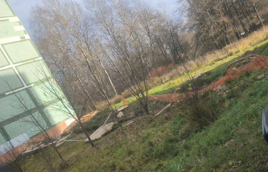 Жители Калуги ждут устранение разрытия теплосети на улице Дорожной