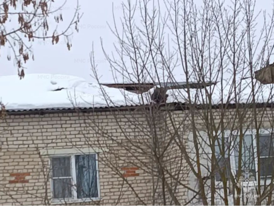 В Малоярославце обрушилась кровля жилого дома. Инцидент произошел около 15:00 на улице Чистовича....