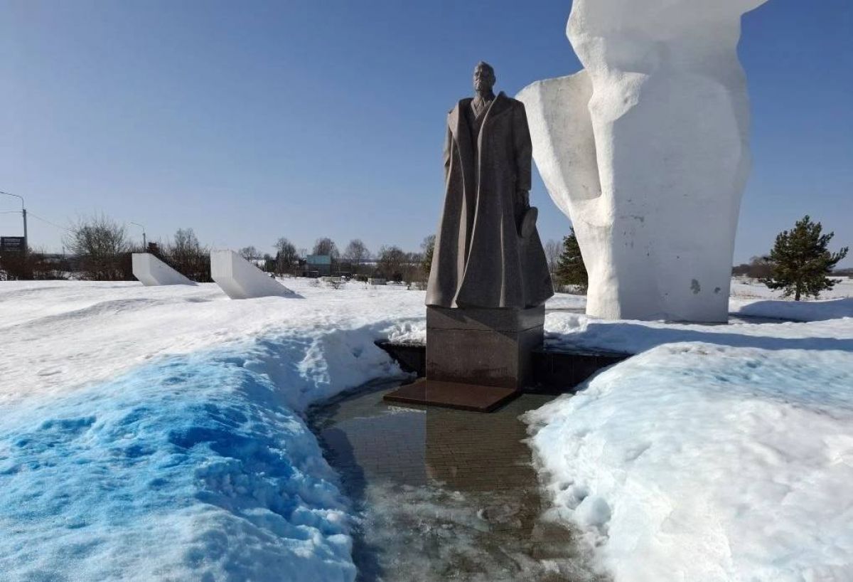 В Стрелковке осквернили памятник Маршалу Победы. По информации из музея Георгия Жукова, последств...