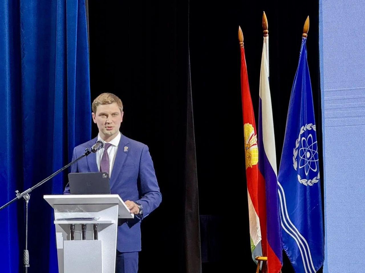 В своем отчете Перевалов отметил значительную роль науки в городе. Ключевые факты:

*   20% работ...